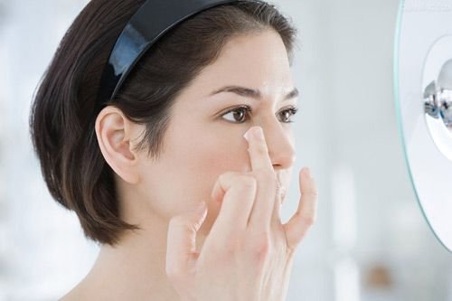 Nên thận trọng khi sử dụng thuốc trị mụn erossan