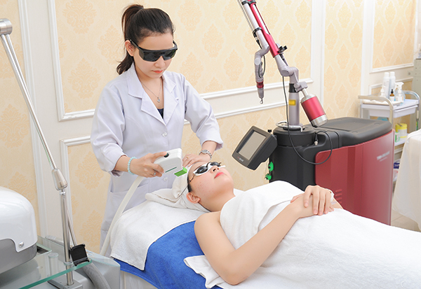 Bí quyết trị mụn tận gốc công nghệ Laser Ance Tri-mun-tan-goc