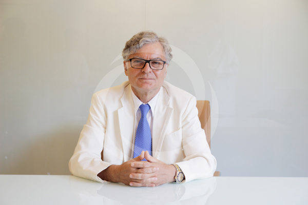 Phỏng vấn chuyên gia về cách chữa trị mụn trứng cá ở mặt